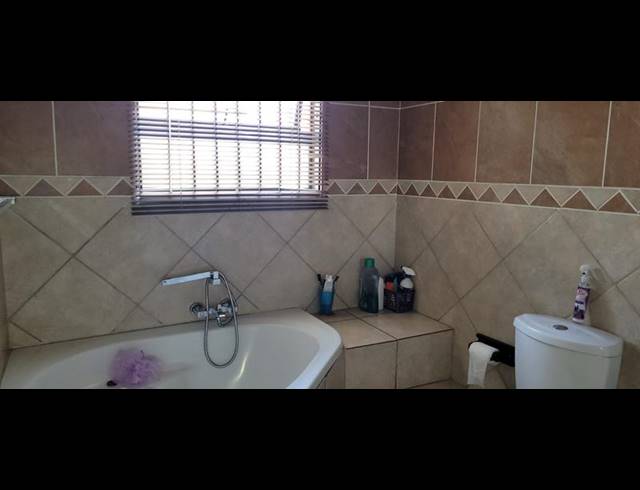 3 BEDROOM HOUSE FOR SALE IN BRACKENHURST